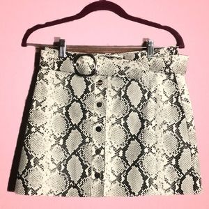 ✨NWT Nasty Girl Snake Mini Shirt with Buckle⁣✨